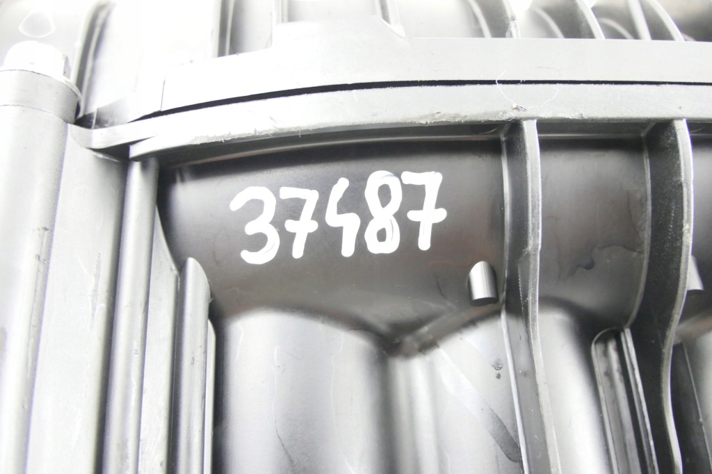 Коллектор впускной  bmw e90 e87 e82 2.0d 7797384 7798885 Оригинал