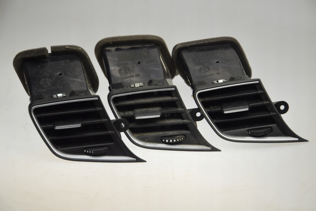 фото №3, Решётка обдув alfa romeo giulietta 2010- левая