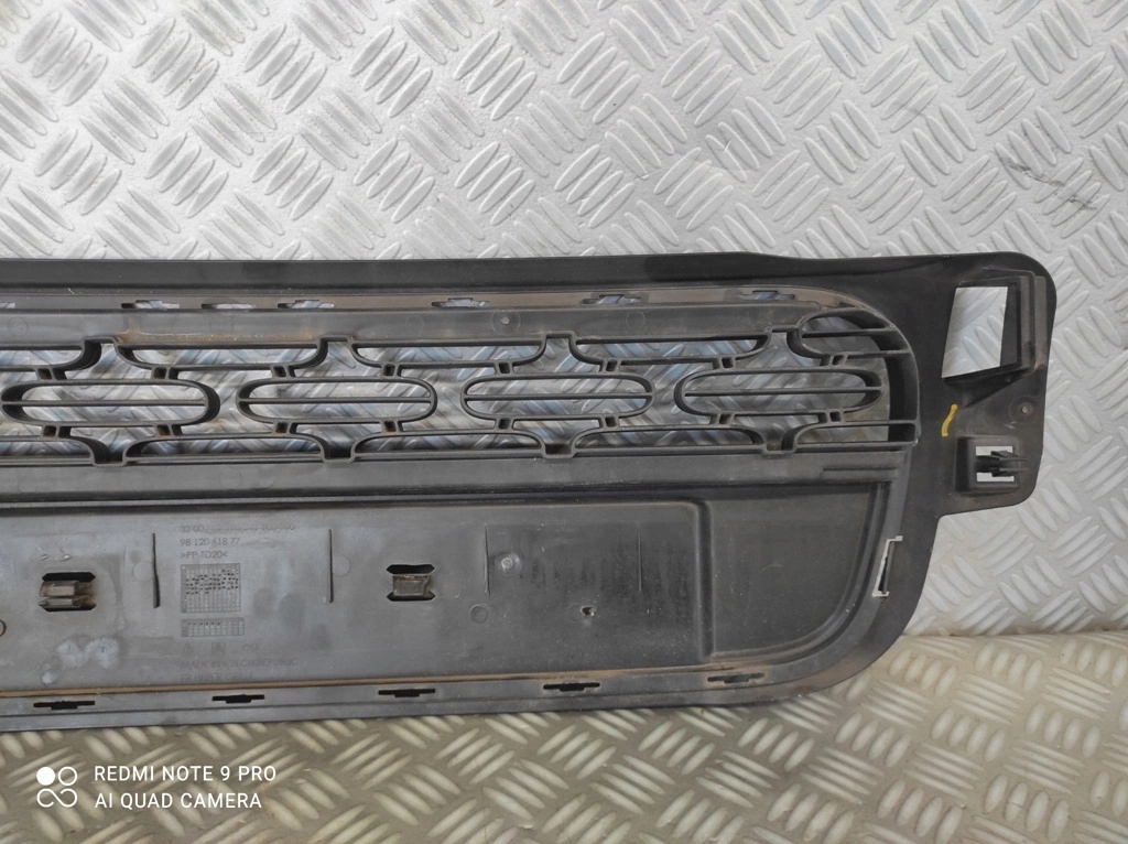 фото №11, Решётка решётка радиатора бампера передний средняя 9812061877 citroen c3 iii