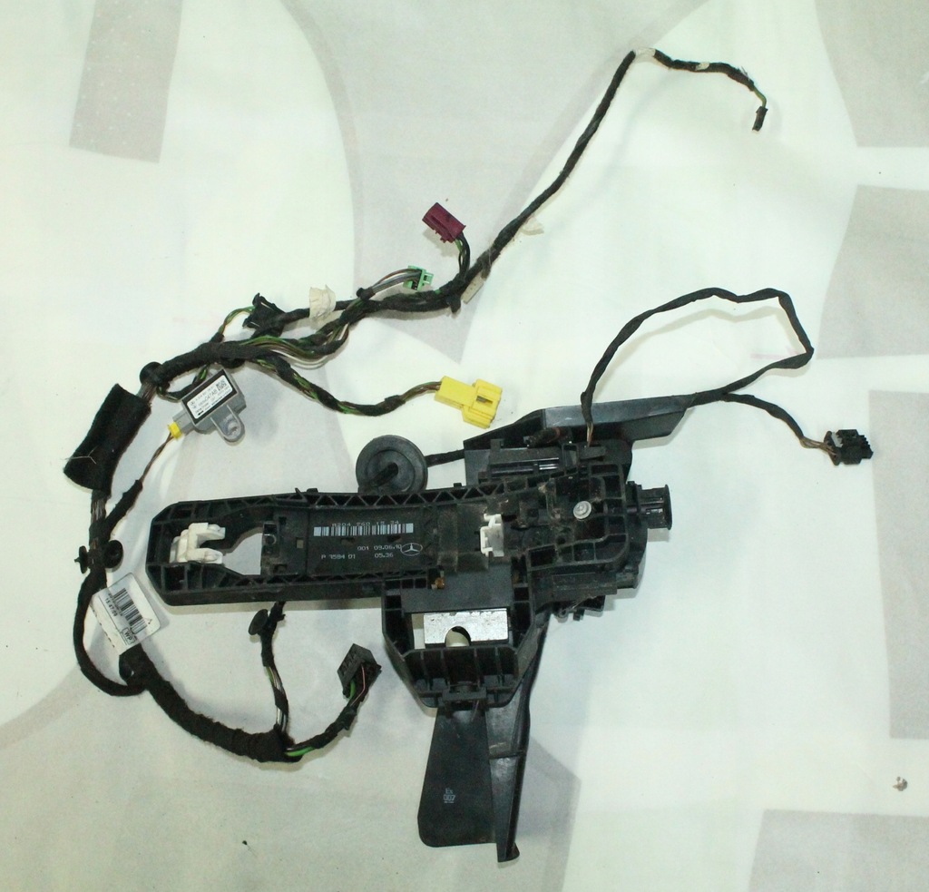 фото №1, Ручка вкладка левый перед mercedes glk x204