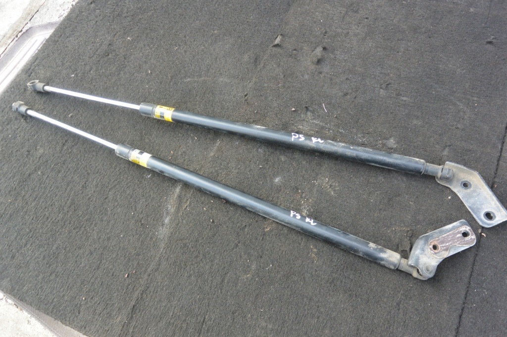 Купити Привід кришки багажника амортизатор toyota prius plus + комплект