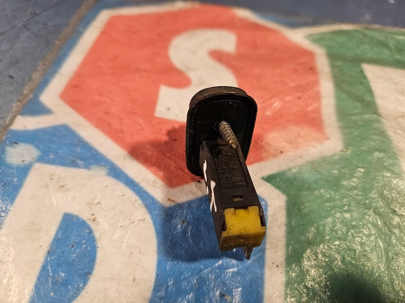 фото №4, Датчик концевой дверь концевик audi a4 8d0947561