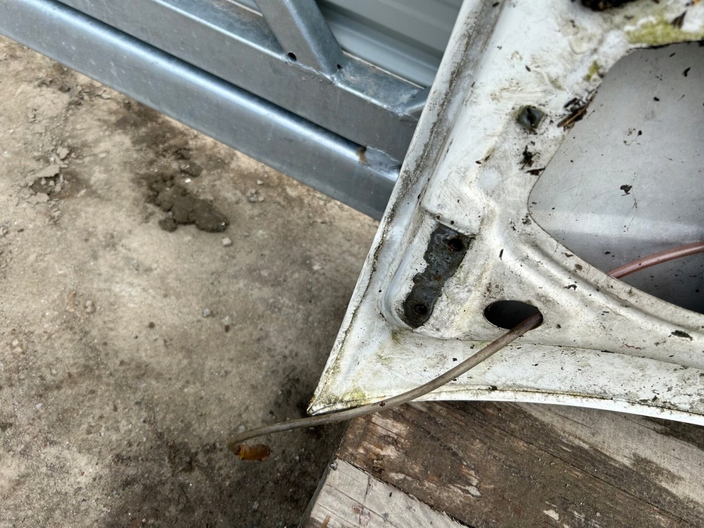 Капот крышка двигателя vw t4 в Украине