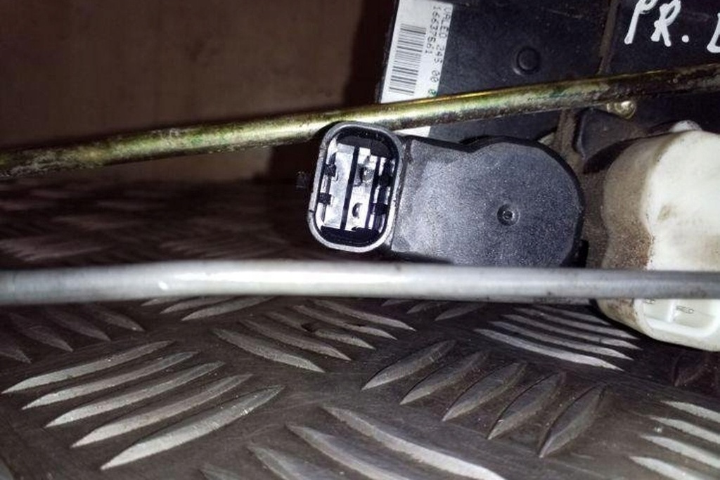 фото №9, Замок левых передних дверь opel frontera b 6b_ 16637561 2.2l дизель