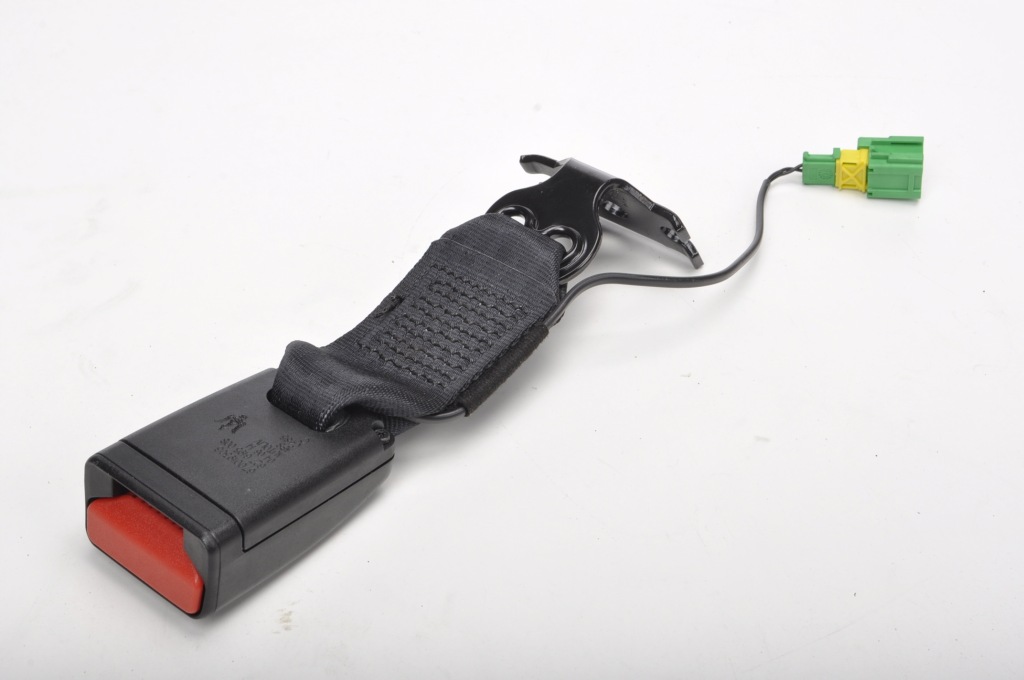 Купить Maserati ghibli iii замок ремней безопасности задние средний 670019306