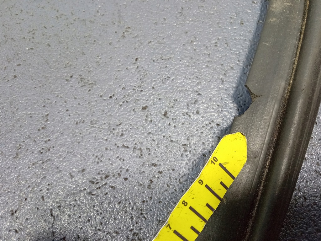 фото №4, Hyundai terracan прокладка кришки багажника