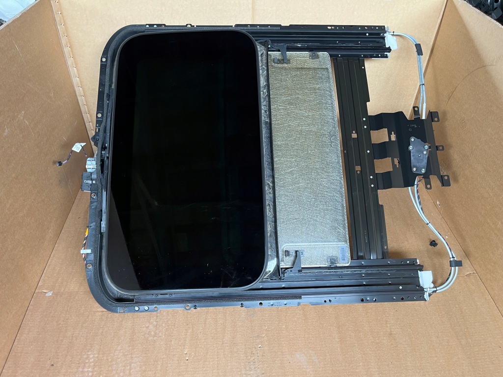 фото №1, Audi a8 d4 lift люк моторчик комплект 2017r