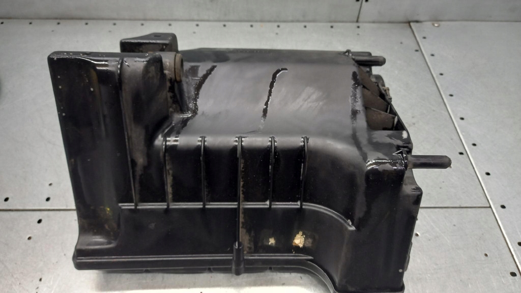 Корпус фільтра повітря mercedes benz a140 w168 99r 1.4b a1660940004 в Україні