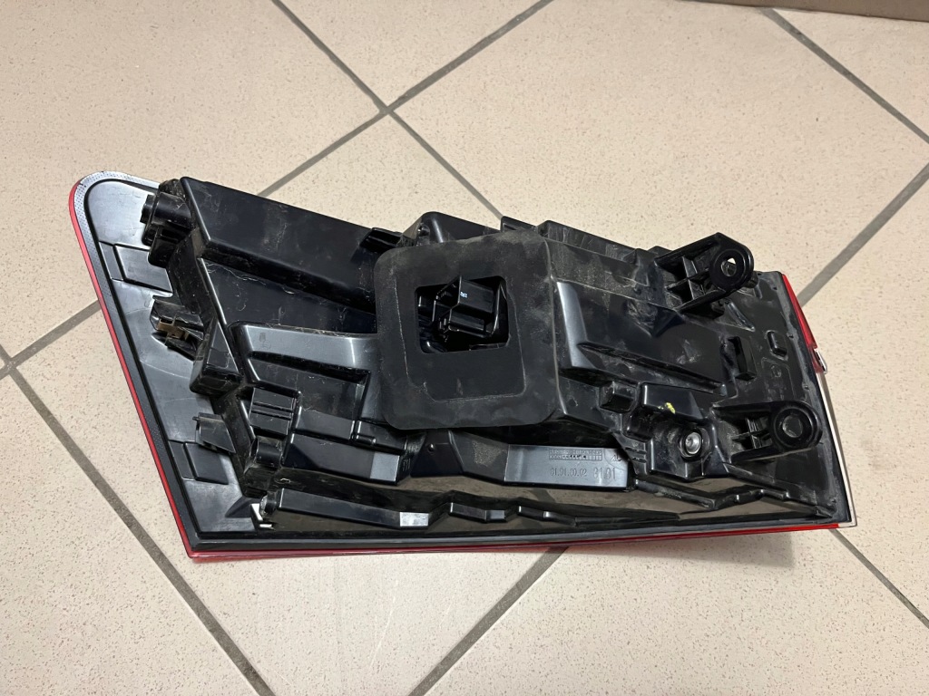 фото №15, Skoda superb iii 3 kombi 3v9 лампа задняя задняя правая 3v9945208c