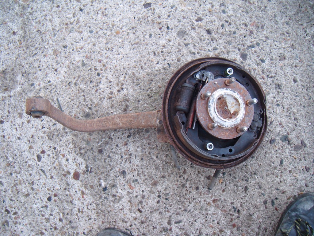 фото №1, Eclipse 3g 00-05 поворотний кулак ступиця лівий задня