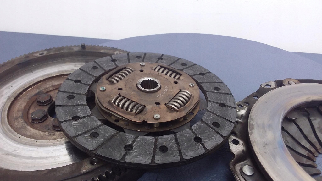 фото №4, Vw transporter 1.9 d зчеплення колесо маховик 037105271k