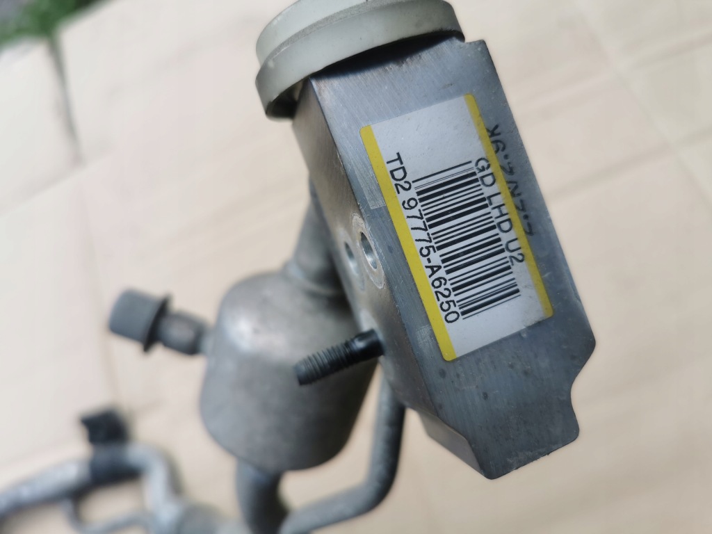 фото №4, Hyundai i30 ii шланг провода кондиционера 1.6crdi