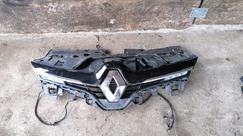 фото №1, Решётка радиатора led clio iv