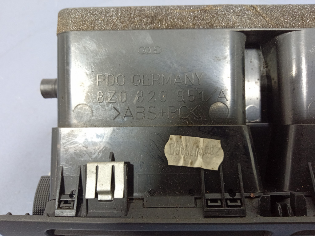 фото №5, Audi a2 решётка обдув панели консоли средняя 8z0820951a