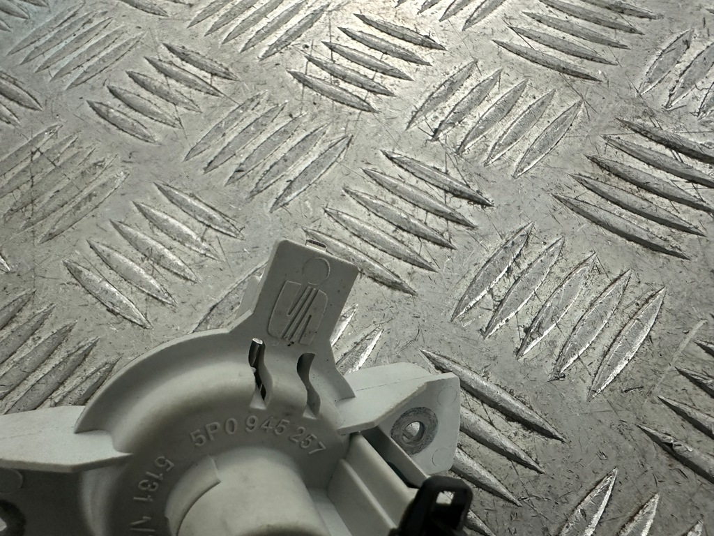 фото №10, Seat altea toledo iii вкладыш лампы левый задняя цоколь 5p0945257