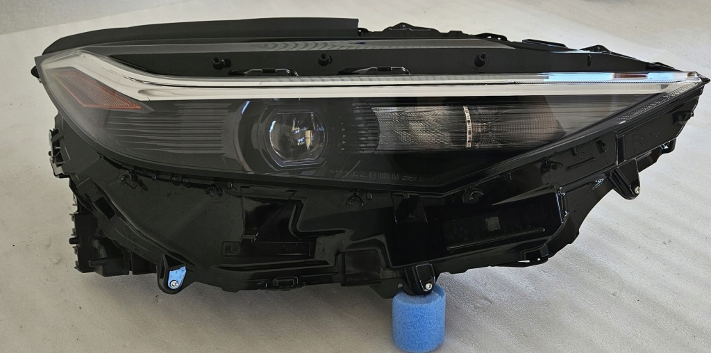 фото №1, Лампа правая перед линза toyota bz4x ea10 2022-