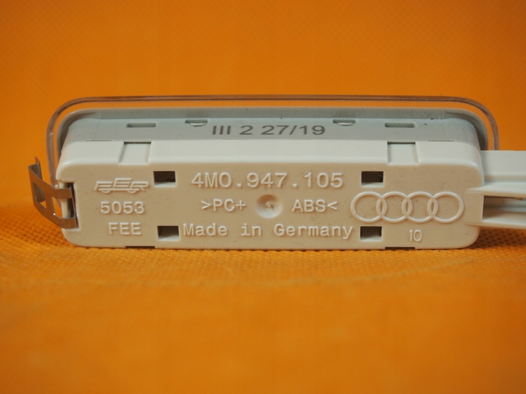 фото №9, Audi e-tron 4ke лампа потолочный перед 4m0947105