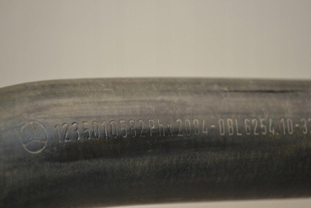 Mercedes w123 280 шланг радіатора води патрубок 1235010582 в Україні