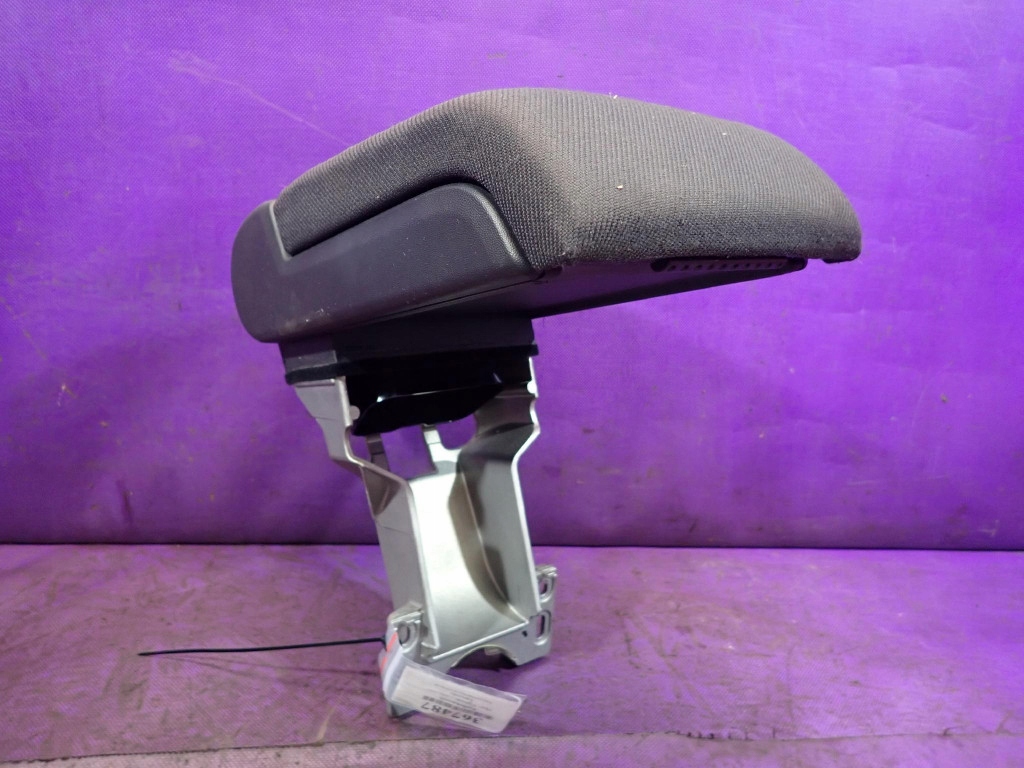 Opel signum 03-05 підлокітник 24443643 в Україні