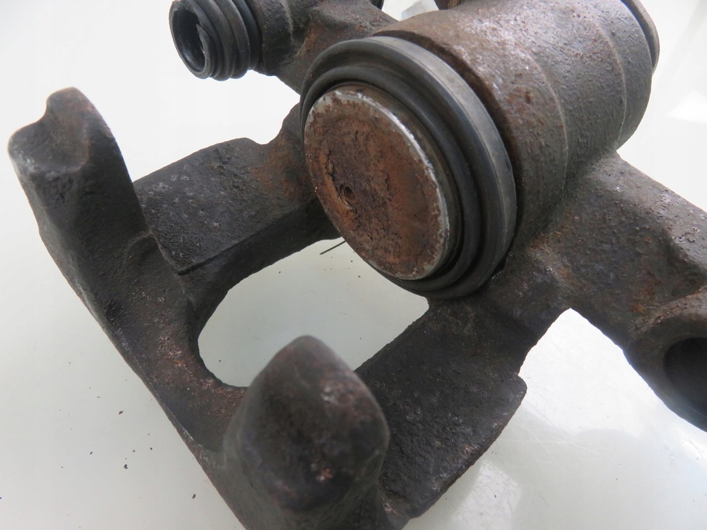 фото №10, Суппорт правый задняя renault master iii 2.3 dci