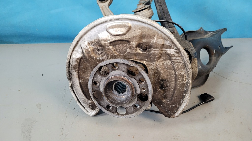 фото №4, W205 c220 поворотний кулак важелі комплект правий задня