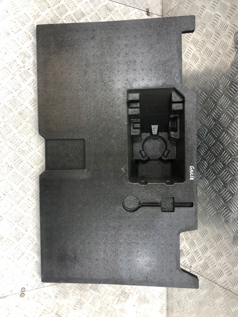 Купити Alfa romeo giulia пінополістирол багажника 50556973