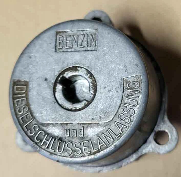 фото №1, 917/2 колодка замка зажигания mercedes 123 w123 8 pinów 8284