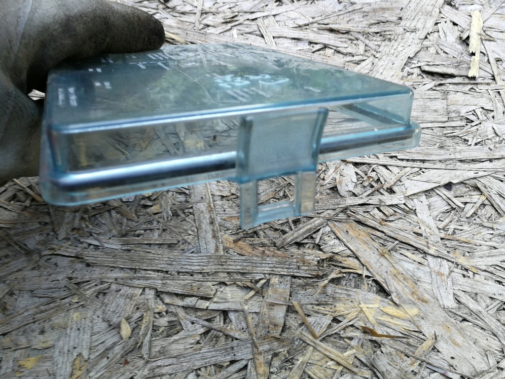 фото №4, Крышка баллончик предохранителей bmw e28