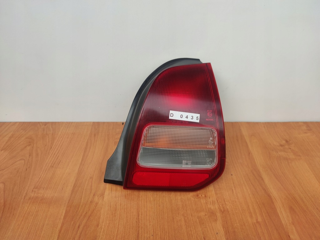 фото №1, Mitsubishi colt v 95-99 rok правая лампа задняя задняя
