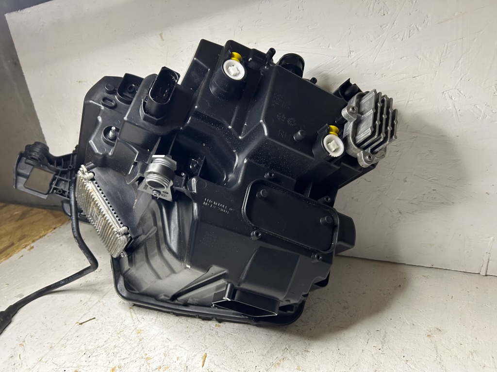 Skoda karoq рестайлинг  57a 57b фара правая full led crystal ходовие огни  st.bdb с Разборки