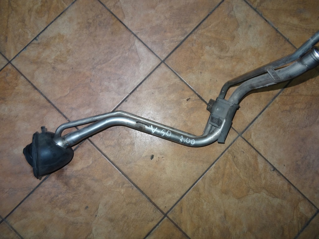 фото №3, Volvo v50 2.0d труба заливная горловина топлива