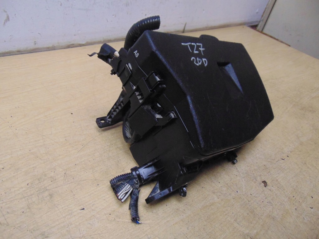 Коробка предохранителей toyota avensis t27 2.0d 82111-05j70 с Разборки
