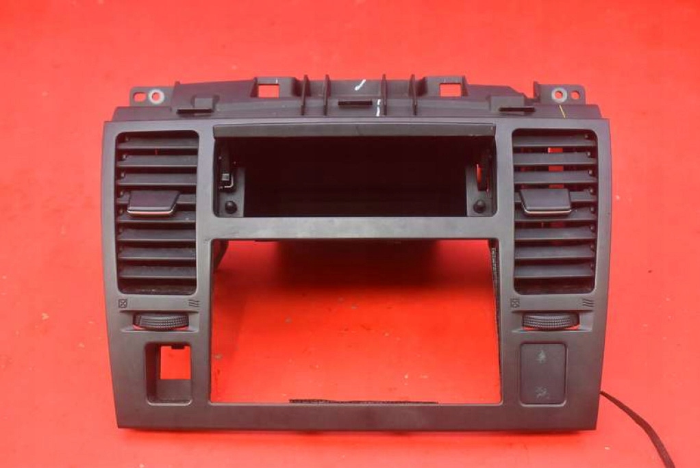 фото №11, Бардачок средний 68260em31a nissan tiida 1 i 04-08