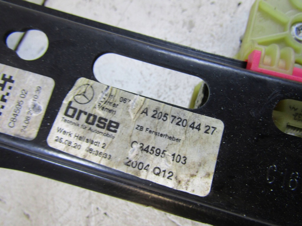 Купить Mercedes c w205 кабриолет  подъемник стекло правой перед a2057204427