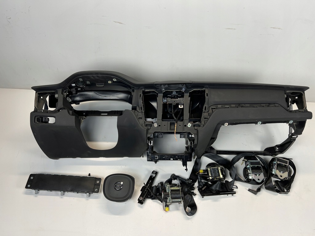 фото №1, Volvo xc60 ii панель приладів подушки безпеки ремені комплект