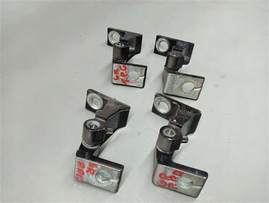 фото №1, Петля двері правий задня dol vw polo v 6r