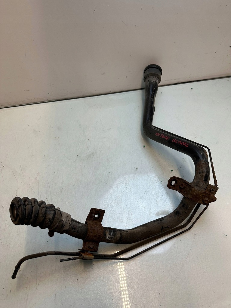 фото №1, Toyota avalon xx20 --- труба заливной топлива