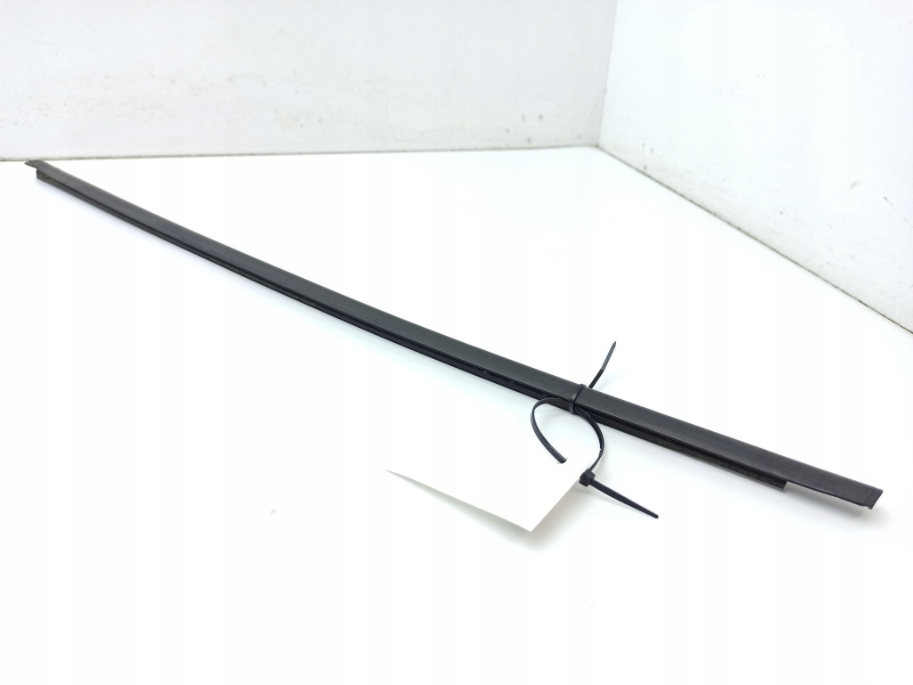 Молдинг скло двері передніх ліва сторона bmw x1 e84 Доставка