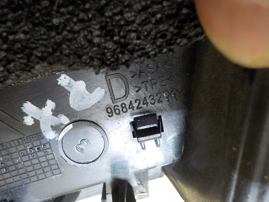 фото №5, Трикутник крила правий перед peugeot 3008 2.0 hdi