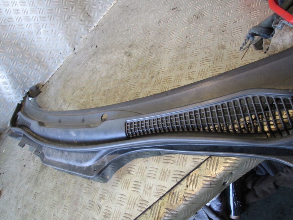 фото №1, Жабо пластиковый volvo s40 ii v50 04-