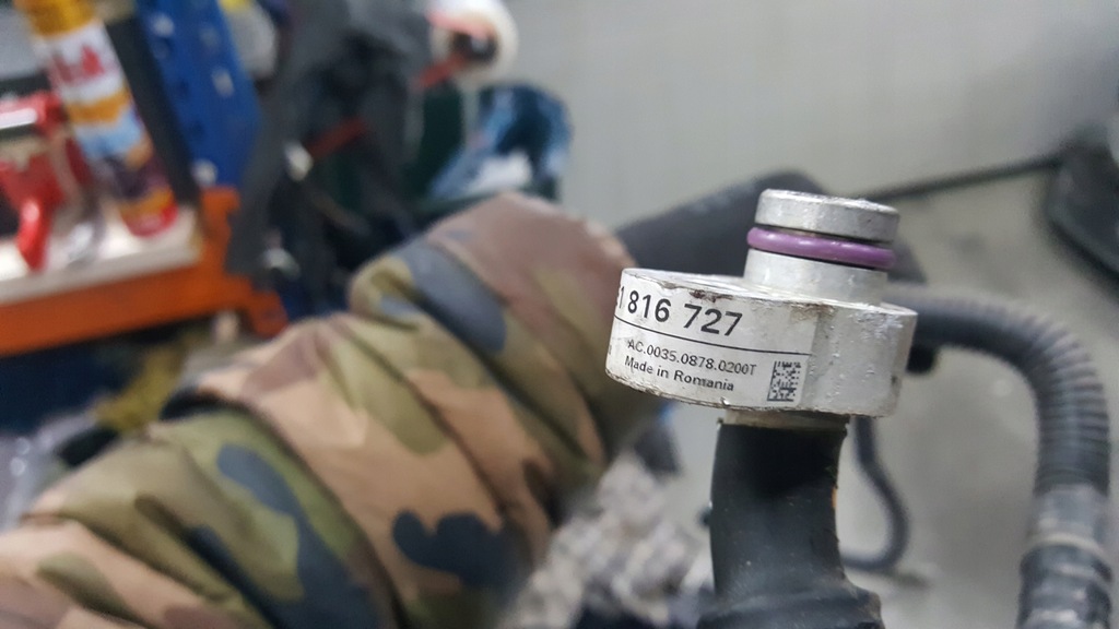 фото №8, Шланг wąż трубка кондиционера vw multivan t6 7e1816727 демонтаж