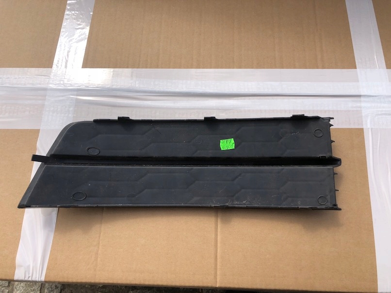 фото №2, Skoda rapid 5ja правая заглушка w бампер передний