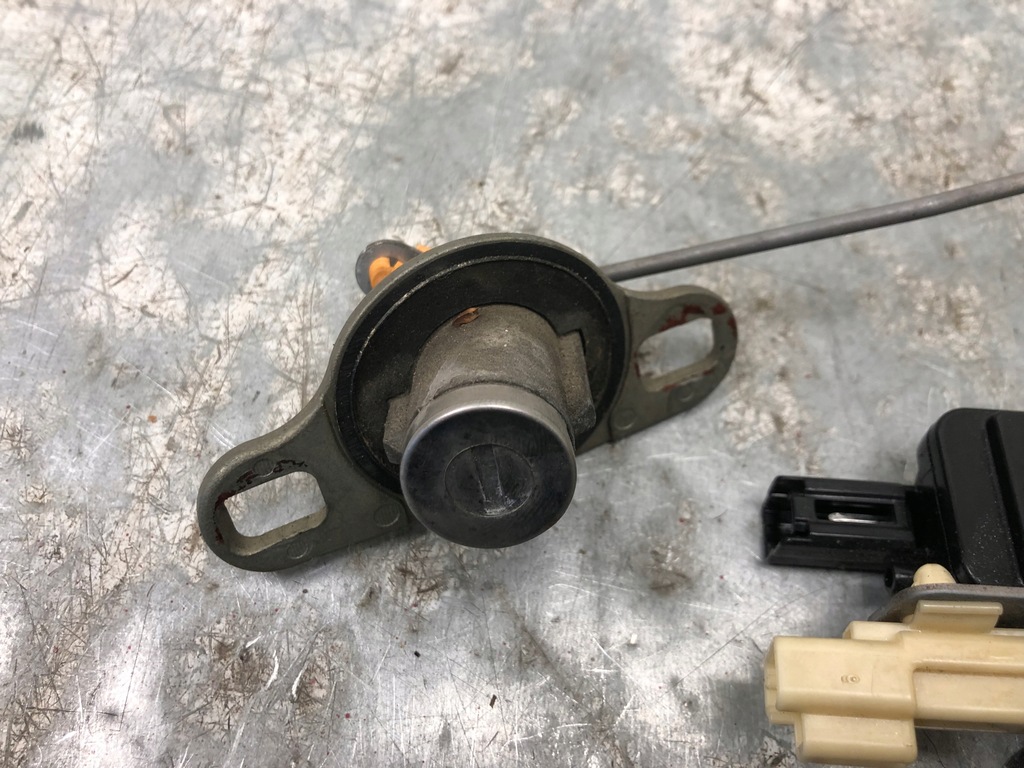 фото №3, Mazda rx-8 rx8 замок засов крышки багажника