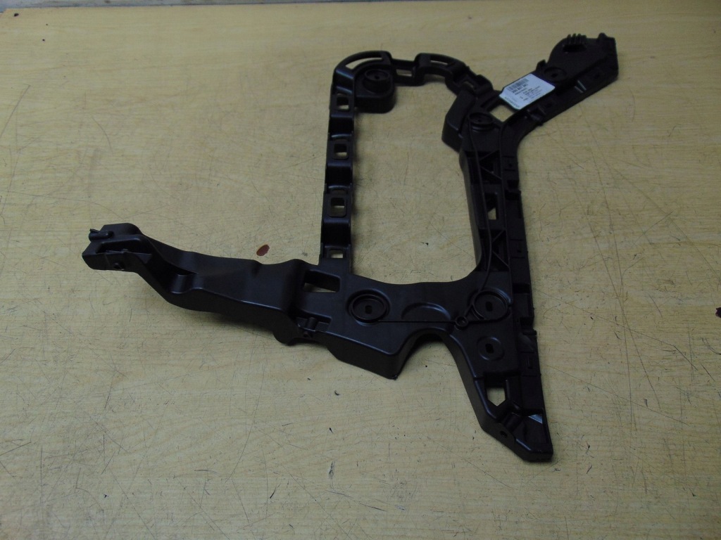 Направляющая бампера левый задняя vw passat b8 kombi Доставка