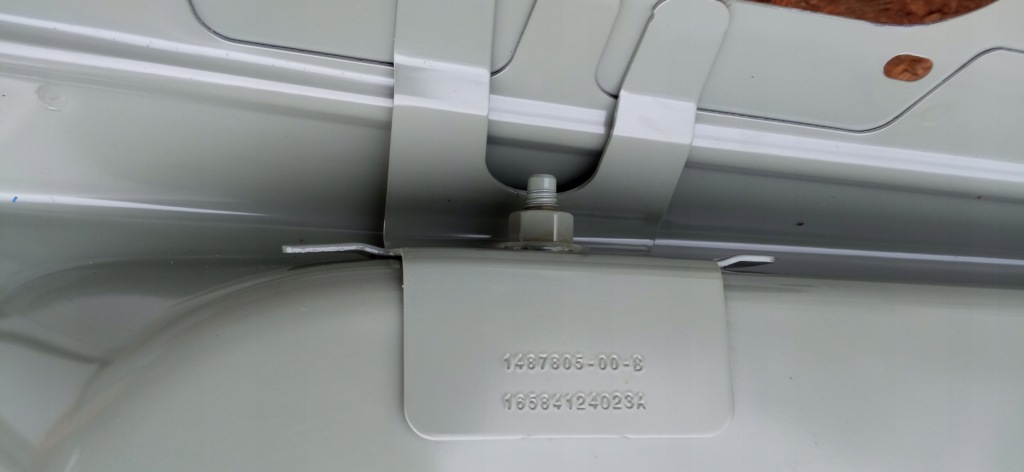 Tesla model y 20- обшивка крыло  левое  бок левое  задняя новый оригинал Киев