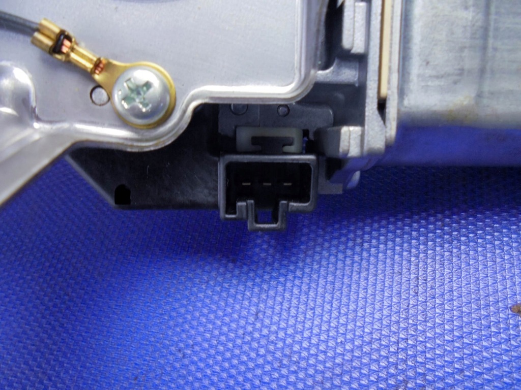 фото №9, Моторчик дворники задняя 85130-05100 toyota avensis ii t25