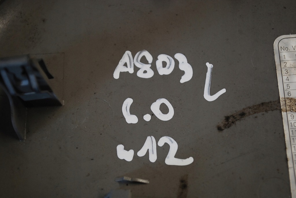 фото №13, Audi a8 d3 захист консолі ліва 4e0857085d