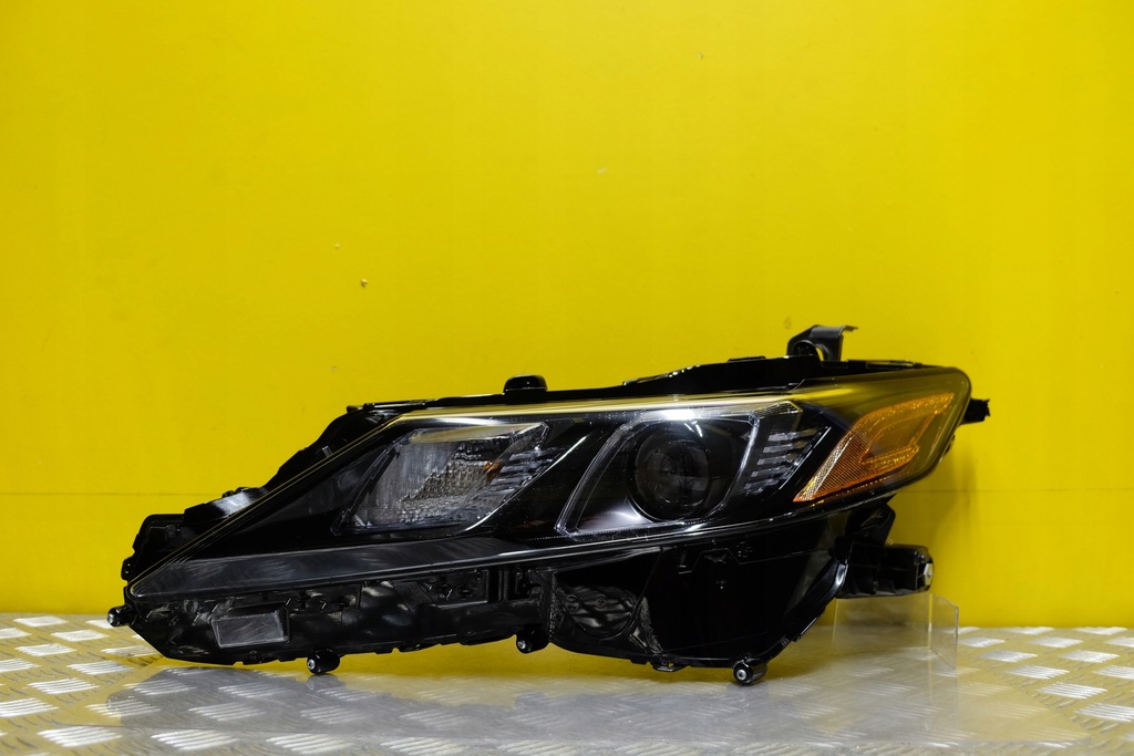 фото №1, Toyota camry 2021- фара лампа led тонированная usa