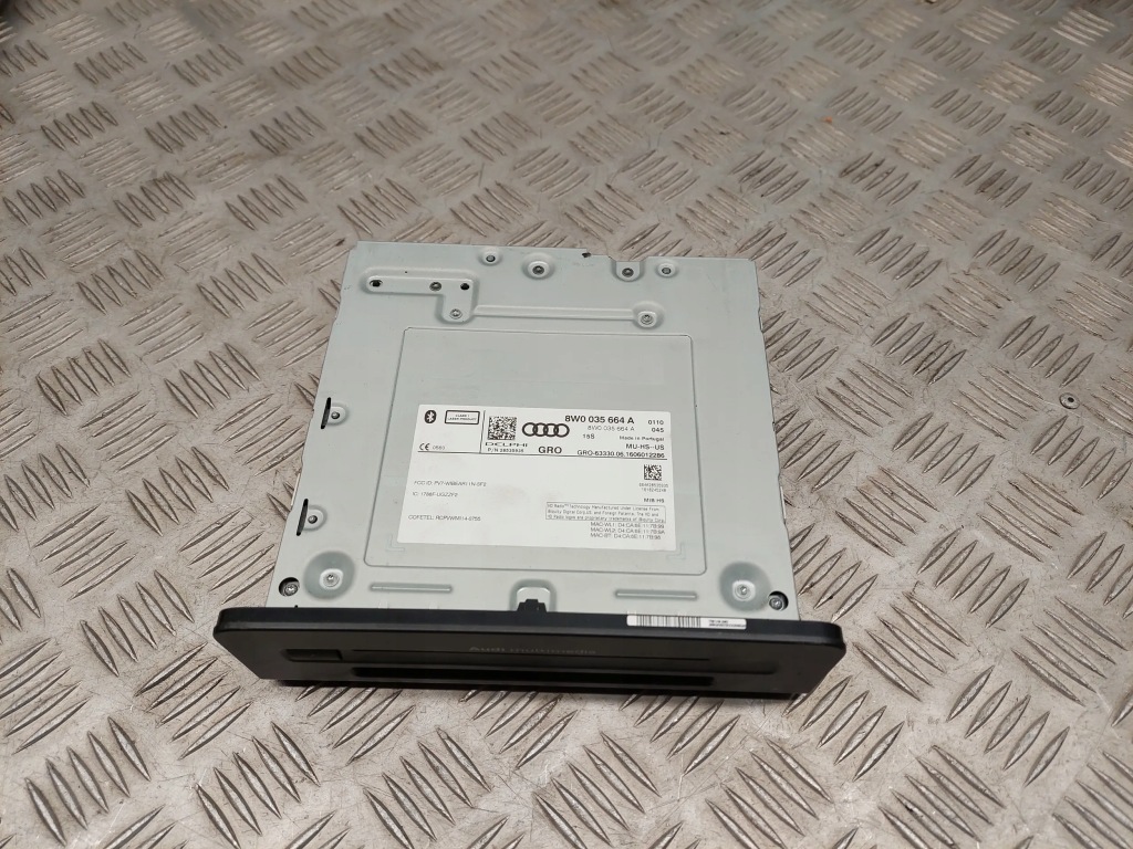 фото №1, Audi a4 s4 b9 8w0035664a с передний автомагнитола