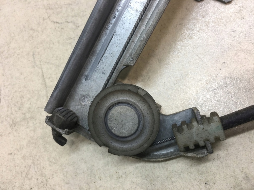 фото №7, Подъемник стекло левый перед 807 2.0 hdi